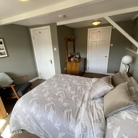 Bed and Breakfast Tom'S Of Tregaron Exterior foto