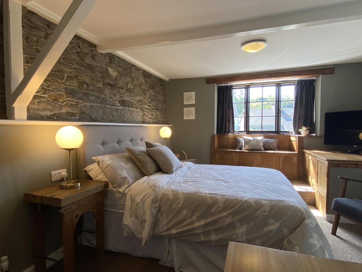 Bed and Breakfast Tom'S Of Tregaron Exterior foto