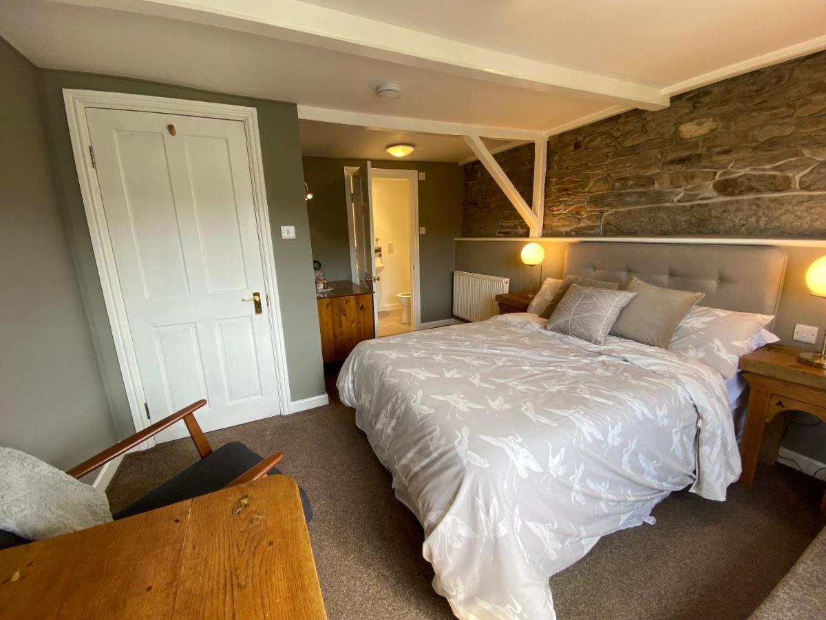 Bed and Breakfast Tom'S Of Tregaron Exterior foto